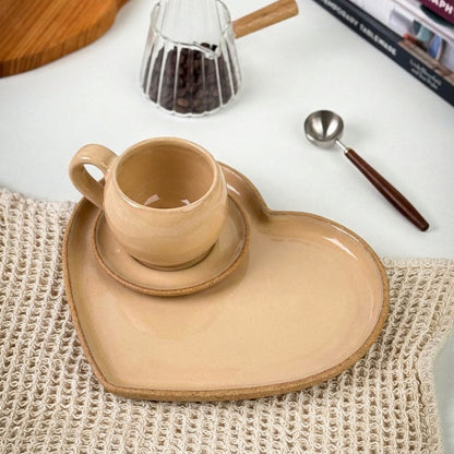 Xícara Esfera com Bandeja Coração em cerâmica artesanal — tamanho 180ML, argila Cappuccino, esmalte Pedra Sabão