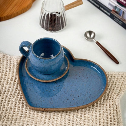 Xícara Esfera com Bandeja Coração em cerâmica artesanal — tamanho 180ML, argila Flocos, esmalte Azul Safira