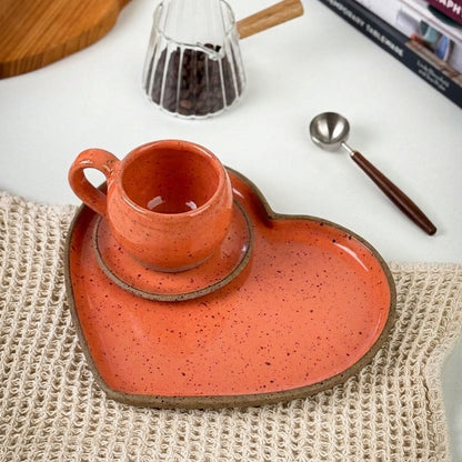 Xícara Esfera com Bandeja Coração em cerâmica artesanal — tamanho 180ML, argila Flocos, esmalte Laranja Intenso