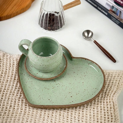 Xícara Esfera com Bandeja Coração em cerâmica artesanal — tamanho 180ML, argila Flocos, esmalte Verde Menta