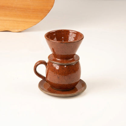 Xícara Esfera com porta filtro em cerâmica artesanal — argila Flocos, esmalte Sol de Terracota
