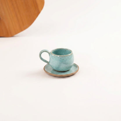 Xícara Esfera em cerâmica artesanal — tamanho 100ML, argila Cappuccino, esmalte Jujuba