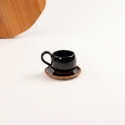 Xícara Esfera em cerâmica artesanal — tamanho 100ML, argila Cappuccino, esmalte Preto Ébano