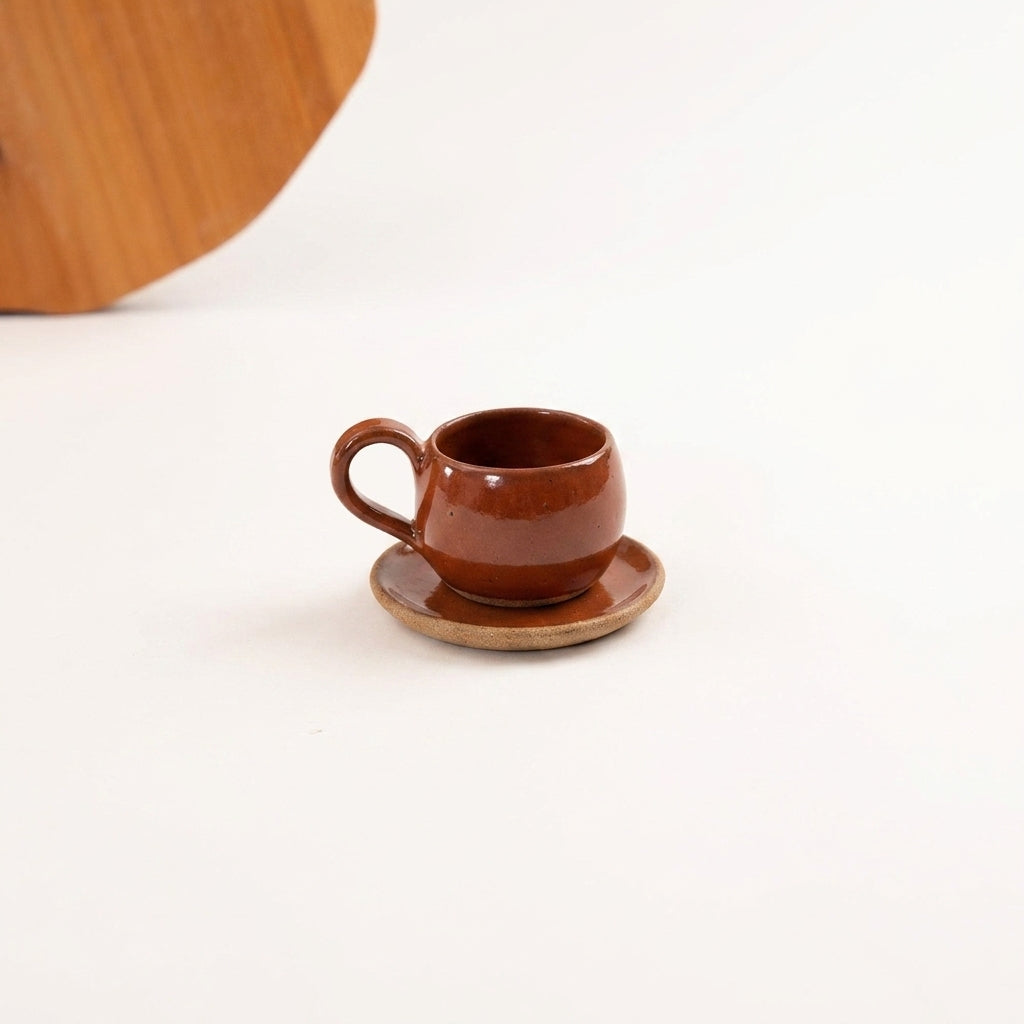 Xícara Esfera em cerâmica artesanal — tamanho 100ML, argila Cappuccino, esmalte Sol de Terracota