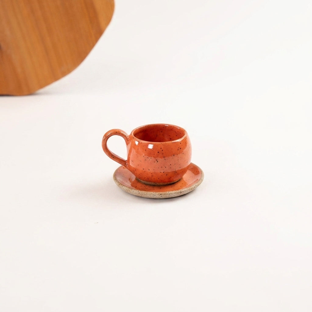 Xícara Esfera em cerâmica artesanal — tamanho 100ML, argila Flocos, esmalte Laranja Intenso