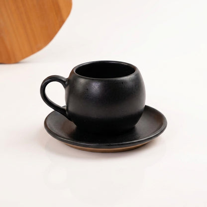Xícara Esfera em cerâmica artesanal — tamanho 180ML, argila Cappuccino, esmalte Preto Acetinado