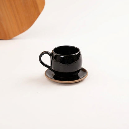 Xícara Esfera em cerâmica artesanal — tamanho 180ML, argila Cappuccino, esmalte Preto Ébano