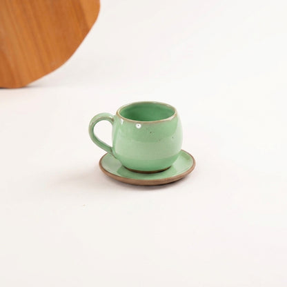 Xícara Esfera em cerâmica artesanal — tamanho 180ML, argila Cappuccino, esmalte Verde Menta