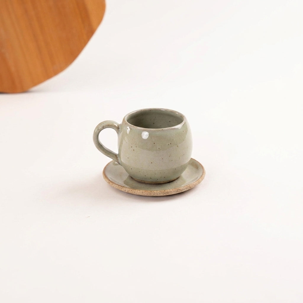 Xícara Esfera em cerâmica artesanal — tamanho 180ML, argila Flocos, esmalte Verde Pompeia
