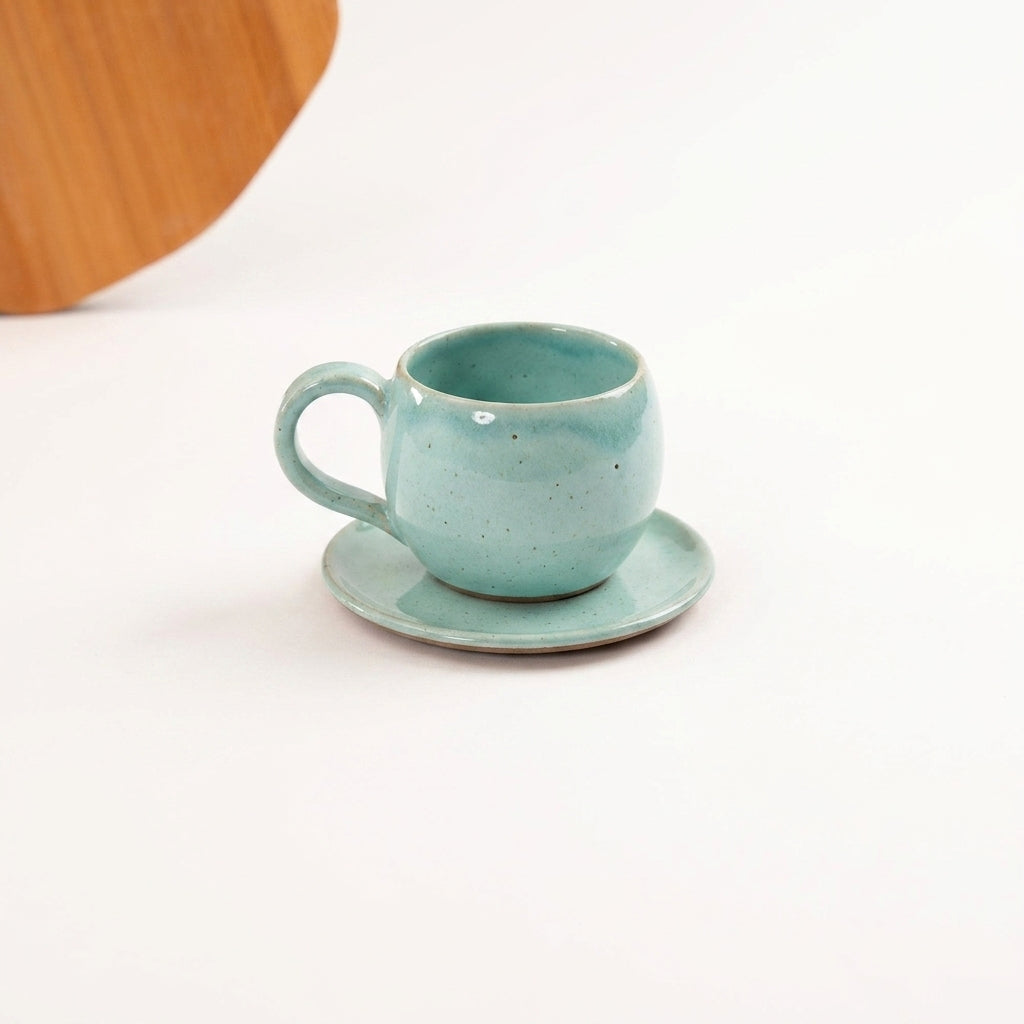 Xícara Esfera em cerâmica artesanal — tamanho 250ML, argila Cappuccino, esmalte Jujuba