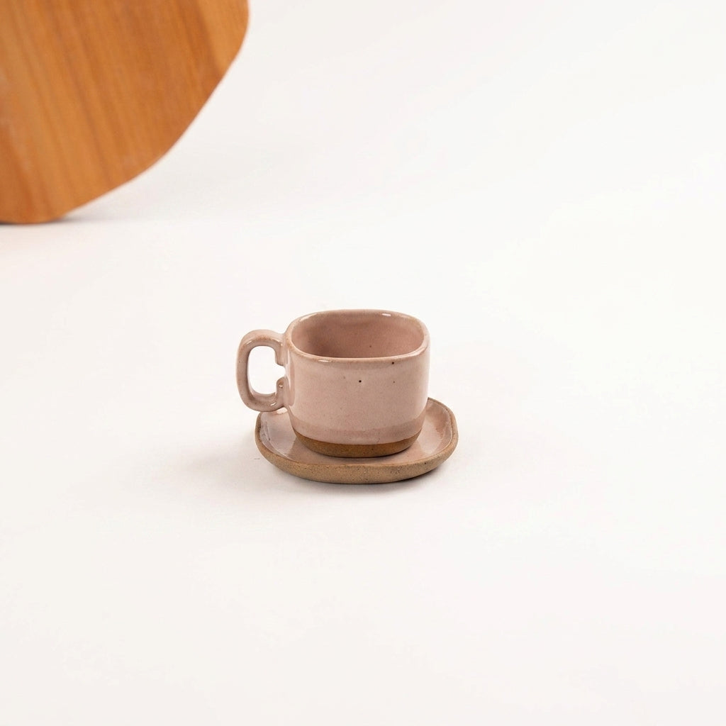 Xícara Quadrada em cerâmica artesanal — tamanho 100ML, argila Cappuccino, esmalte Nude