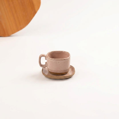 Xícara Quadrada em cerâmica artesanal — tamanho 100ML, argila Cappuccino, esmalte Nude