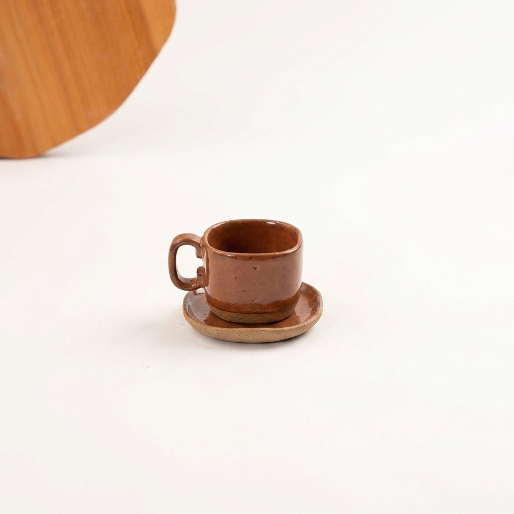 Xícara Quadrada em cerâmica artesanal — tamanho 100ML, argila Cappuccino, esmalte Sol de Terracota