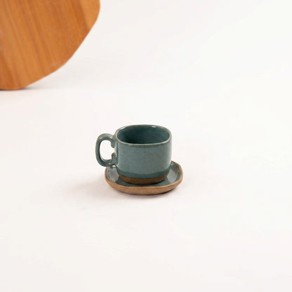 Xícara Quadrada em cerâmica artesanal — tamanho 100ML, argila Cappuccino, esmalte Verde Exército