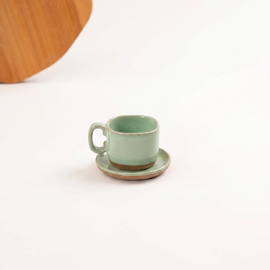 Xícara Quadrada em cerâmica artesanal — tamanho 100ML, argila Cappuccino, esmalte Verde Menta