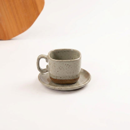 Xícara Quadrada em cerâmica artesanal — tamanho 100ML, argila Flocos, esmalte Verde Pompeia