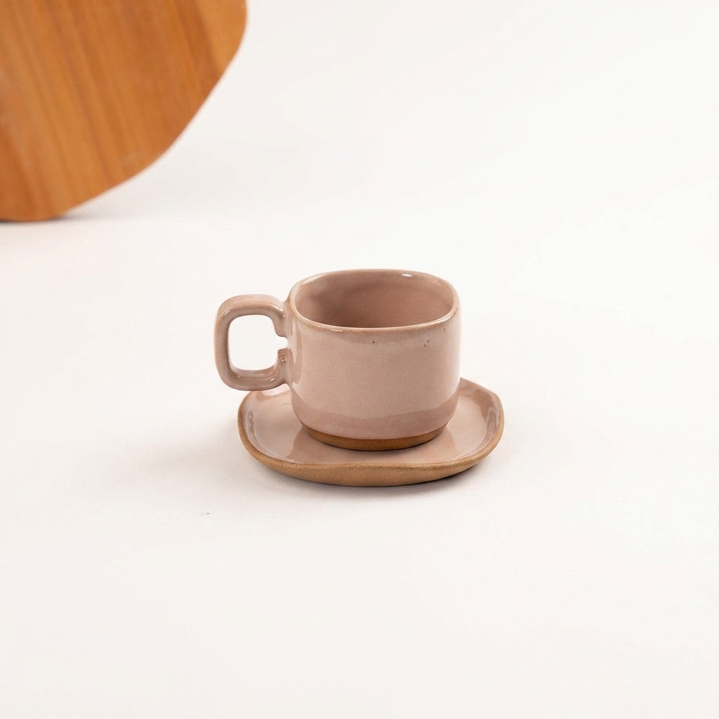 Xícara Quadrada em cerâmica artesanal — tamanho 180ML, argila Cappuccino, esmalte Nude
