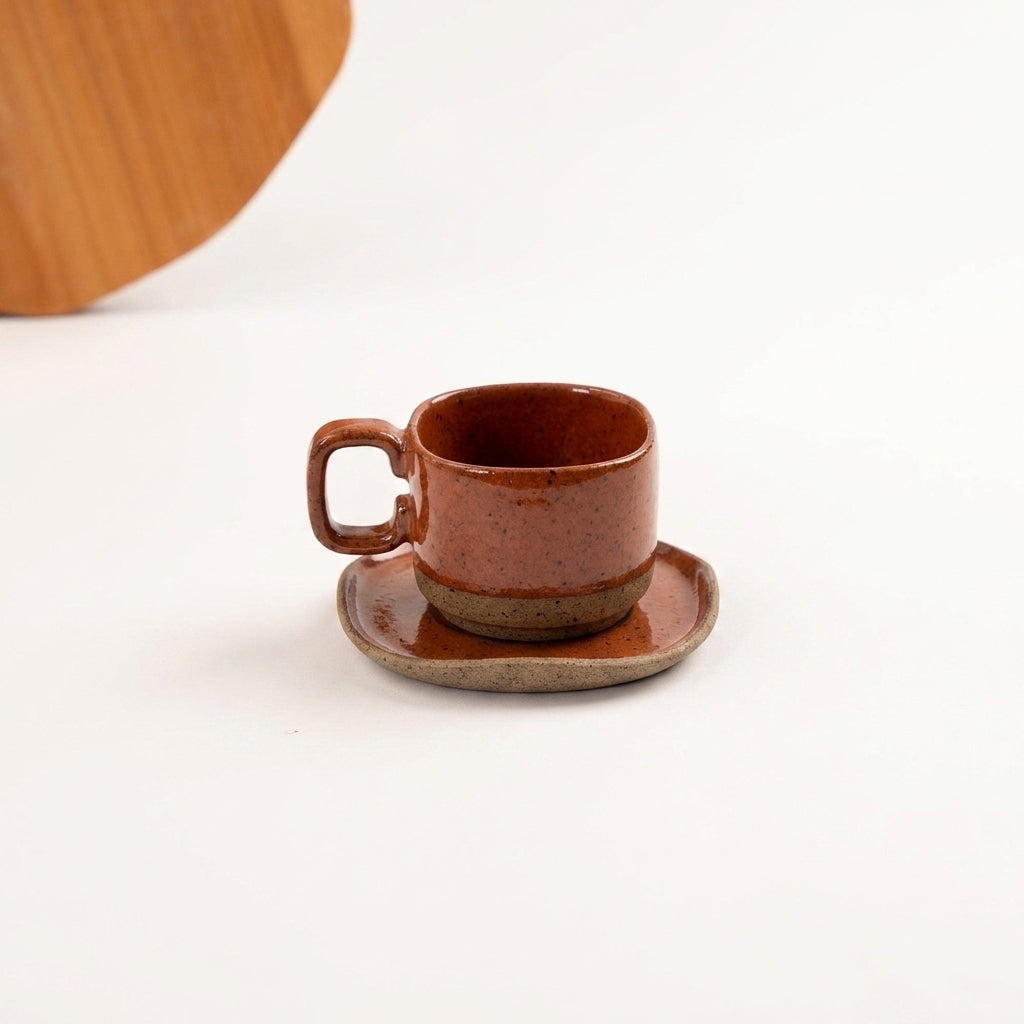 Xícara Quadrada em cerâmica artesanal — tamanho 180ML, argila Flocos, esmalte Sol de Terracota