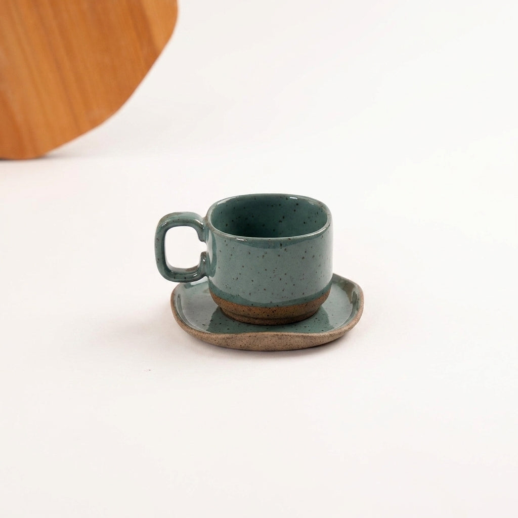 Xícara Quadrada em cerâmica artesanal — tamanho 180ML, argila Flocos, esmalte Verde Exército