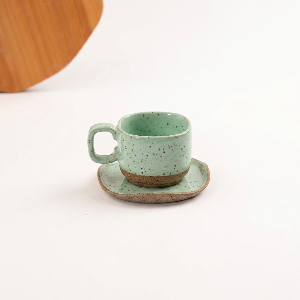 Xícara Quadrada em cerâmica artesanal — tamanho 180ML, argila Flocos, esmalte Verde Menta