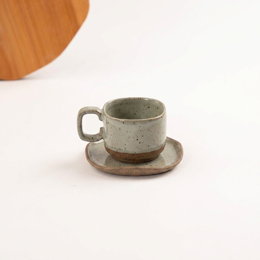 Xícara Quadrada em cerâmica artesanal — tamanho 180ML, argila Flocos, esmalte Verde Pompeia