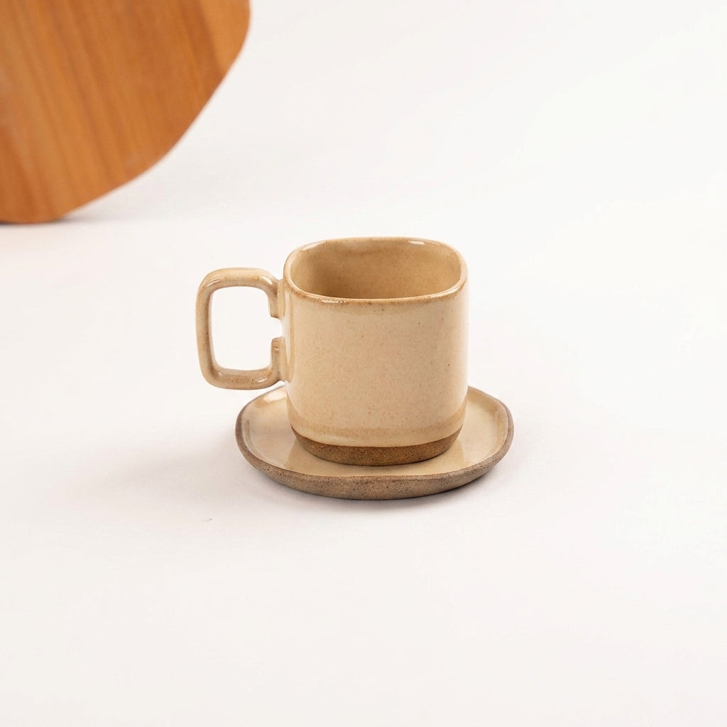 Xícara Quadrada em cerâmica artesanal — tamanho 250ML, argila Cappuccino, esmalte Pedra Sabão