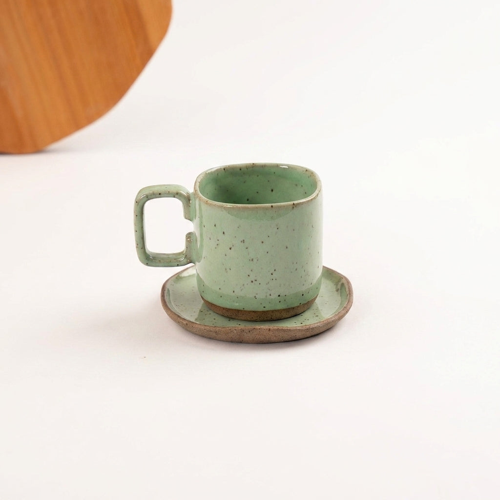 Xícara Quadrada em cerâmica artesanal — tamanho 250ML, argila Flocos, esmalte Verde Menta