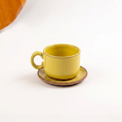 Xícara  Alça Arco em cerâmica artesanal — tamanho 100ML, argila Cappuccino, esmalte Amarelo Intenso