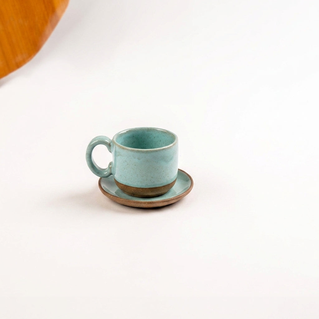 Xícara  Alça Arco em cerâmica artesanal — tamanho 100ML, argila Cappuccino, esmalte Jujuba