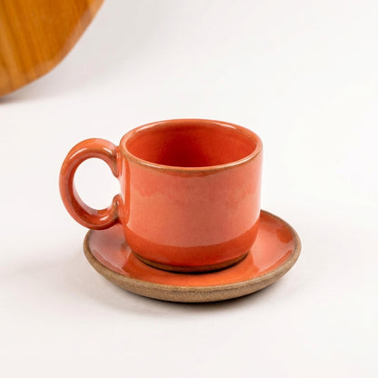 Xícara  Alça Arco em cerâmica artesanal — tamanho 100ML, argila Cappuccino, esmalte Laranja Intenso