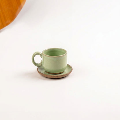 Xícara  Alça Arco em cerâmica artesanal — tamanho 100ML, argila Cappuccino, esmalte Verde Menta