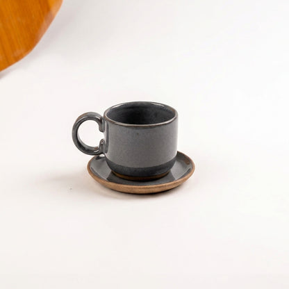 Xícara  Alça Arco em cerâmica artesanal — tamanho 180ML, argila Cappuccino, esmalte Grafite