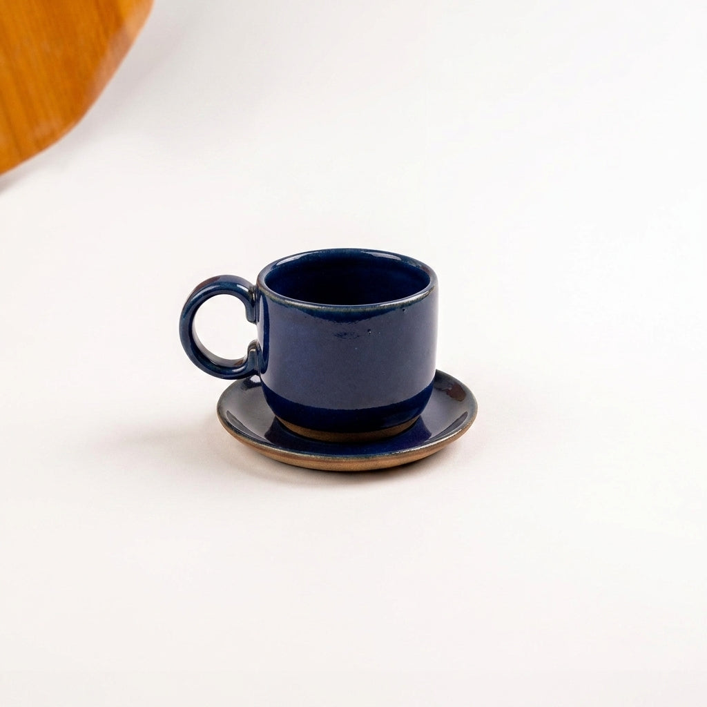 Xícara  Alça Arco em cerâmica artesanal — tamanho 180ML, argila Cappuccino, esmalte Lazuli
