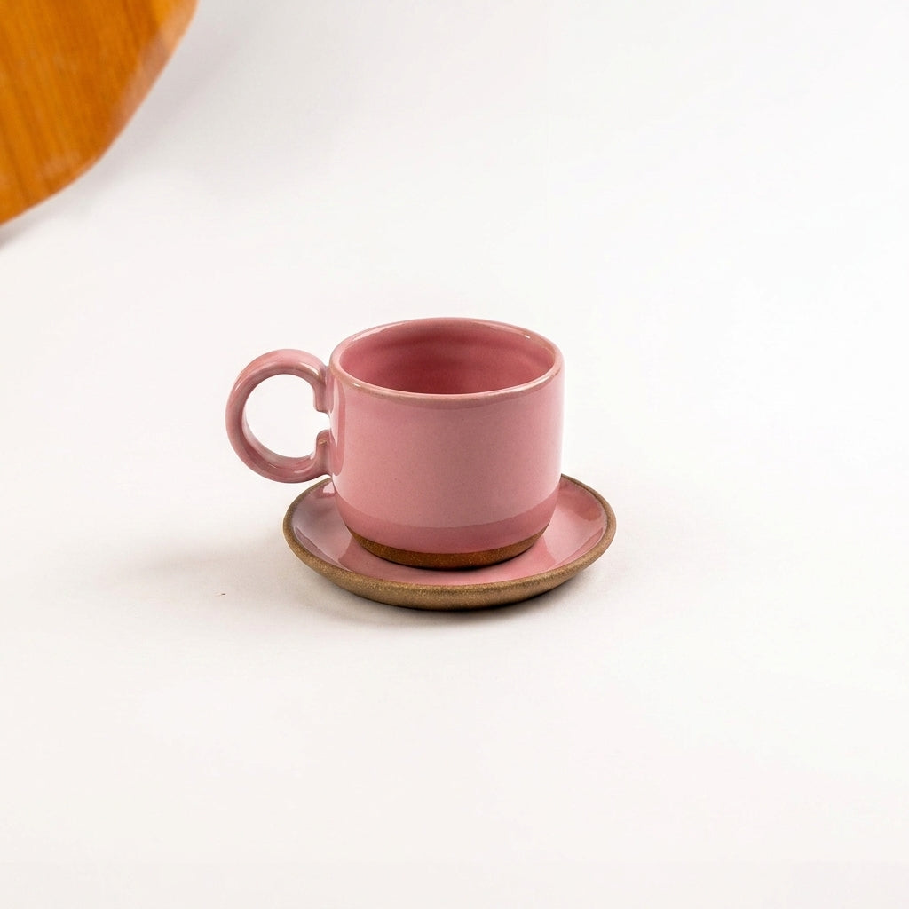 Xícara  Alça Arco em cerâmica artesanal — tamanho 180ML, argila Cappuccino, esmalte Rosa Barbie