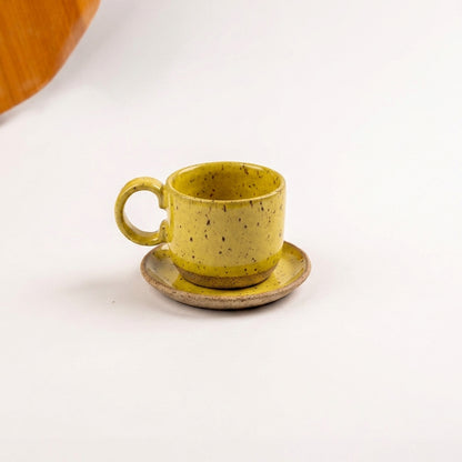 Xícara  Alça Arco em cerâmica artesanal — tamanho 180ML, argila Flocos, esmalte Amarelo Intenso