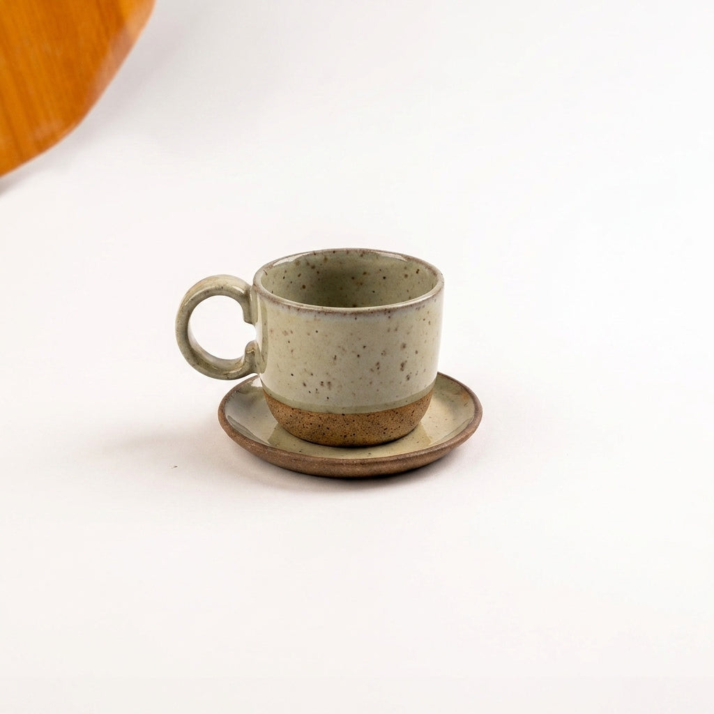 Xícara  Alça Arco em cerâmica artesanal — tamanho 180ML, argila Flocos, esmalte Verde Pompeia