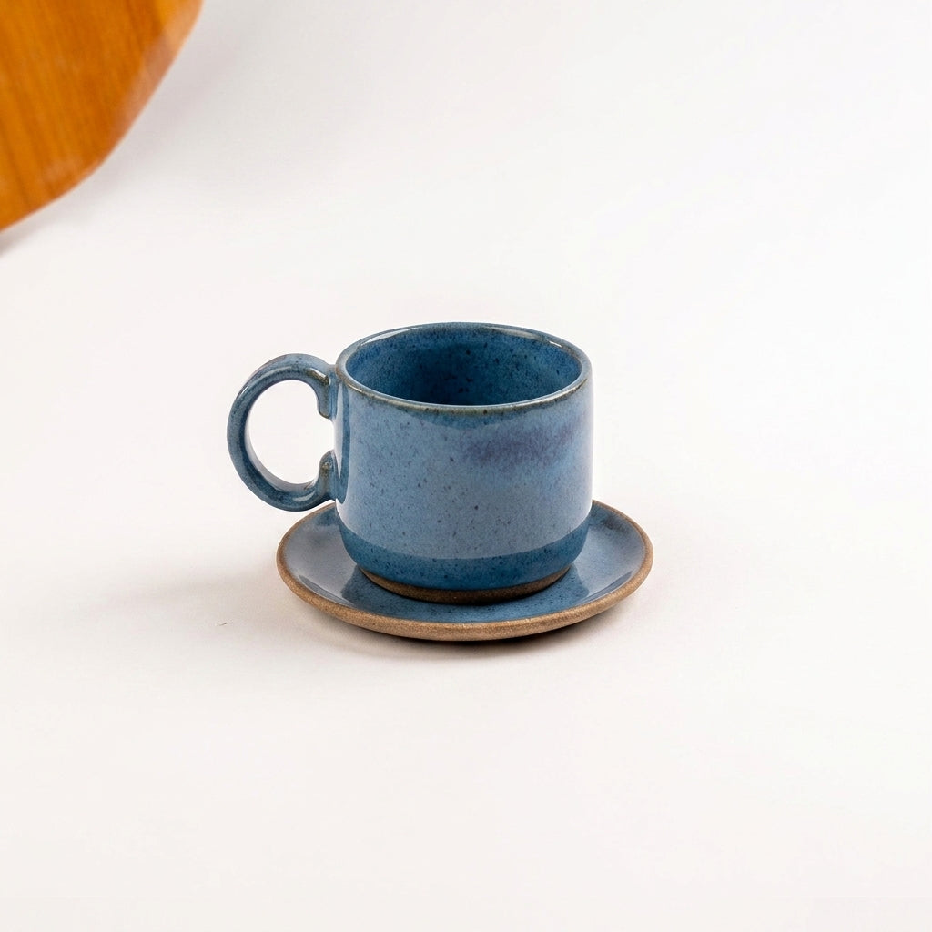 Xícara  Alça Arco em cerâmica artesanal — tamanho 250ML, argila Cappuccino, esmalte Azul Safira