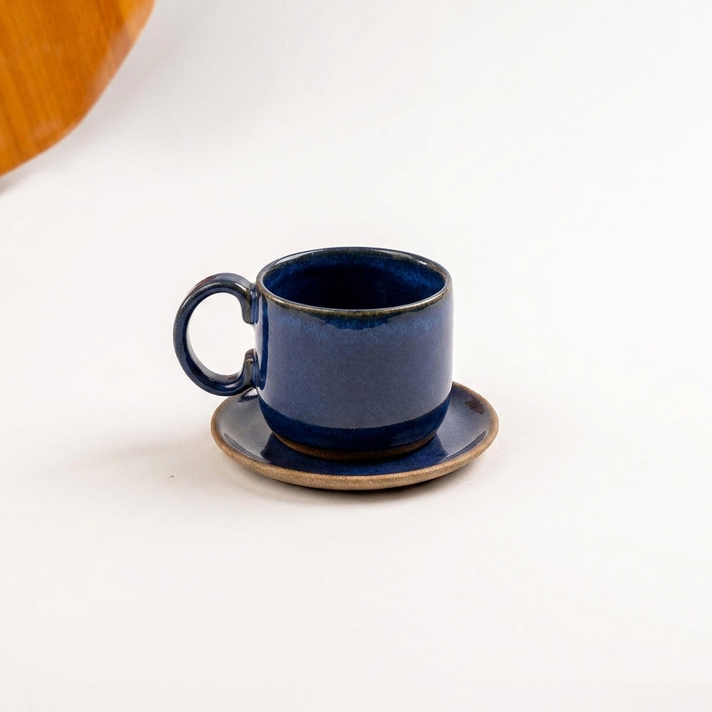 Xícara  Alça Arco em cerâmica artesanal — tamanho 250ML, argila Cappuccino, esmalte Lazuli