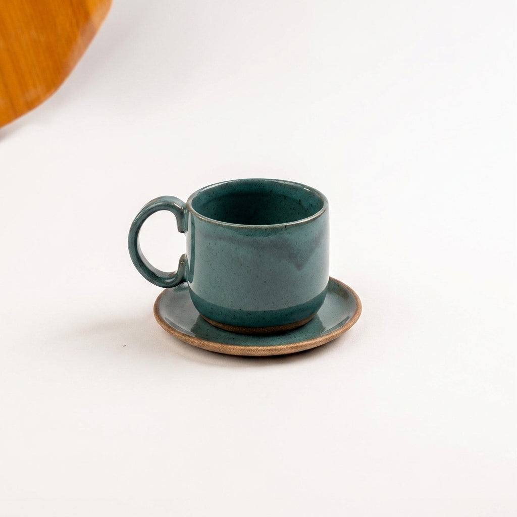 Xícara  Alça Arco em cerâmica artesanal — tamanho 250ML, argila Cappuccino, esmalte Verde Exército