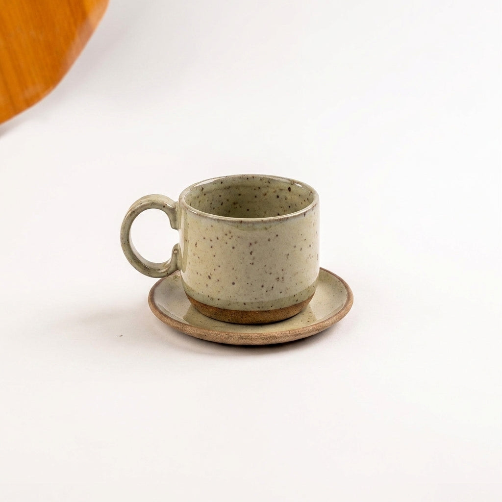 Xícara  Alça Arco em cerâmica artesanal — tamanho 250ML, argila Flocos, esmalte Verde Pompeia
