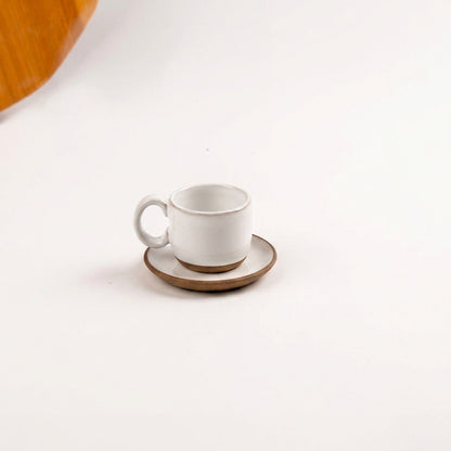 Xícara  Alça Arco em cerâmica artesanal — tamanho 50ML, argila Cappuccino, esmalte Branco AMME