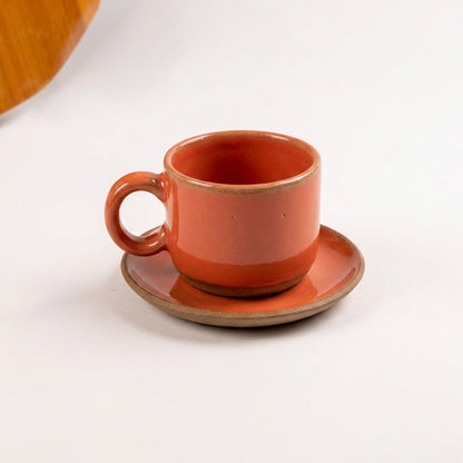 Xícara  Alça Arco em cerâmica artesanal — tamanho 50ML, argila Cappuccino, esmalte Laranja Intenso