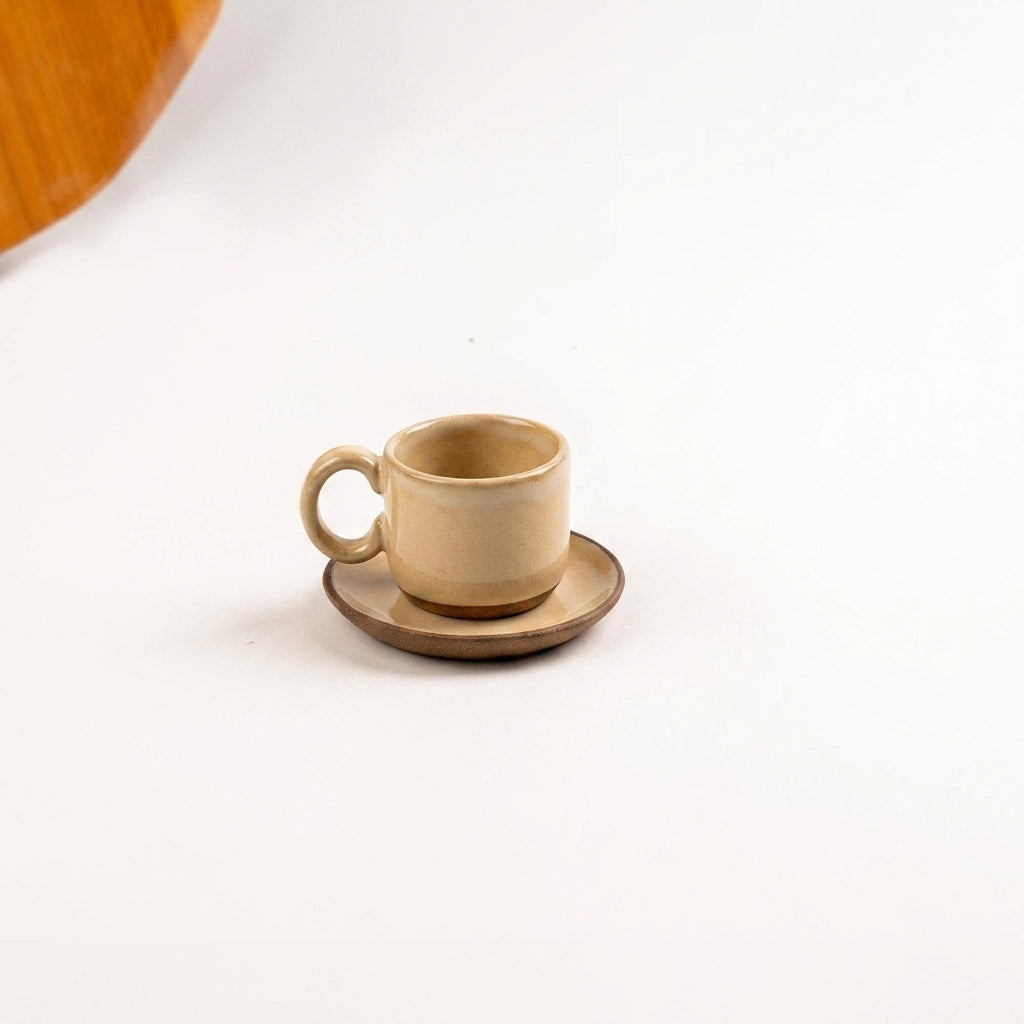 Xícara  Alça Arco em cerâmica artesanal — tamanho 50ML, argila Cappuccino, esmalte Pedra Sabão
