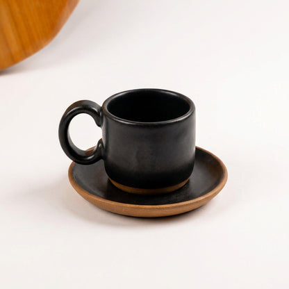 Xícara  Alça Arco em cerâmica artesanal — tamanho 50ML, argila Cappuccino, esmalte Preto Acetinado