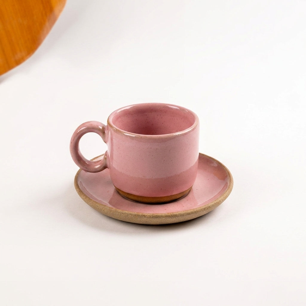 Xícara  Alça Arco em cerâmica artesanal — tamanho 50ML, argila Cappuccino, esmalte Rosa Barbie