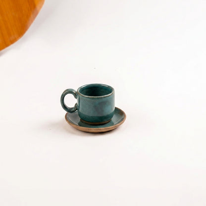 Xícara  Alça Arco em cerâmica artesanal — tamanho 50ML, argila Cappuccino, esmalte Verde Exército