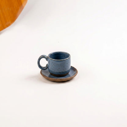 Xícara  Alça Arco em cerâmica artesanal — tamanho 50ML, argila Flocos, esmalte Azul Safira