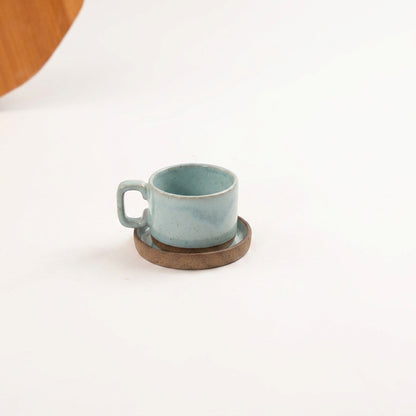 Xícara Borda Reta em cerâmica artesanal — tamanho 100ML, argila Cappuccino, esmalte Jujuba