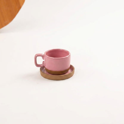 Xícara Borda Reta em cerâmica artesanal — tamanho 100ML, argila Cappuccino, esmalte Rosa Barbie