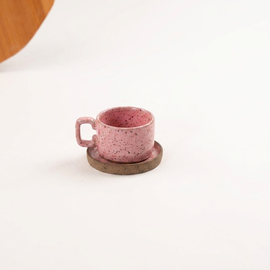 Xícara Borda Reta em cerâmica artesanal — tamanho 100ML, argila Flocos, esmalte Rosa Barbie